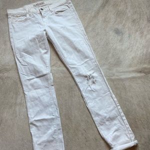 J Brand white boyfriend jean. Never worn. Sz 28.